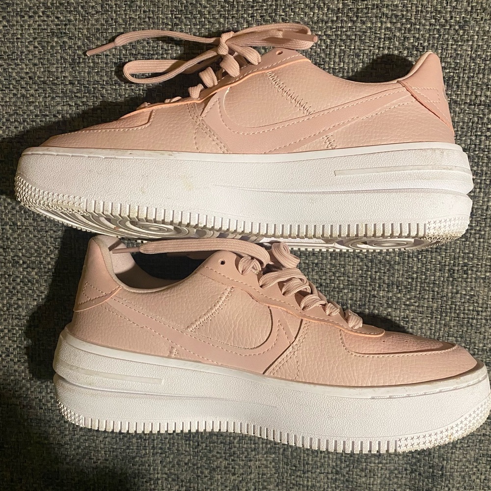 Nike AF1 Platform Sneakers-Pink